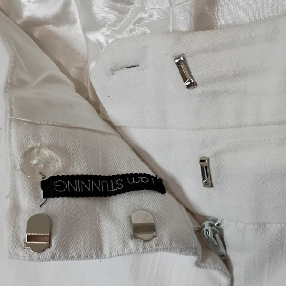 Maurices Off-White Women's Capris - Picture 3 of 10